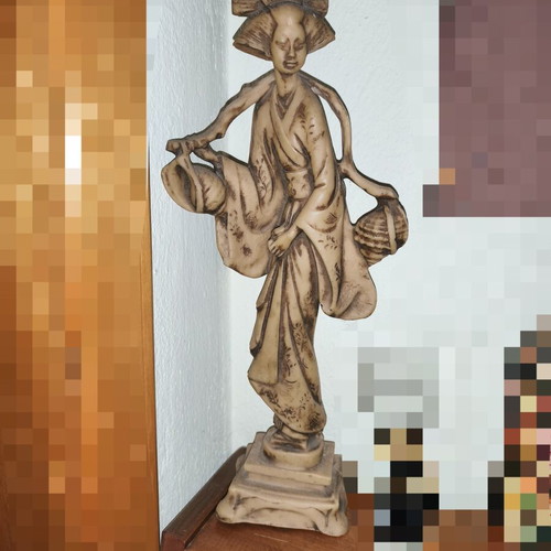 Geisha figurine vintage used decorative resin statue
