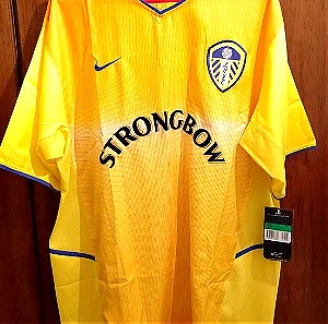 Leeds United εμφάνιση 2002-2003 με τα ταμπελάκια της μέγεθος XL