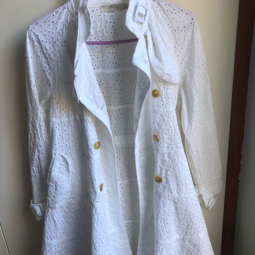 White Rococo trench coat size M like new with lace embroidery