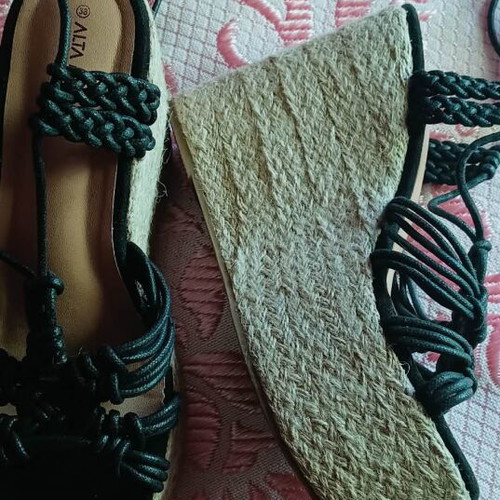 Alta Moda platform espadrille sandals like new, size 38, black