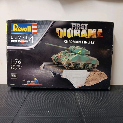 Sherman Firefly 1:76 tank model new from Revell