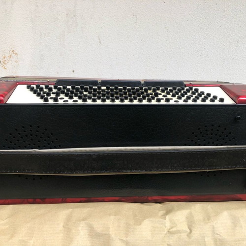 Weltmeister Diana accordion like new, red pearl