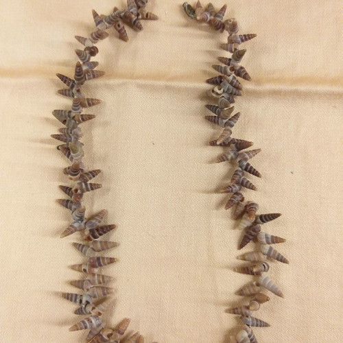 Necklace with brown shells, vintage