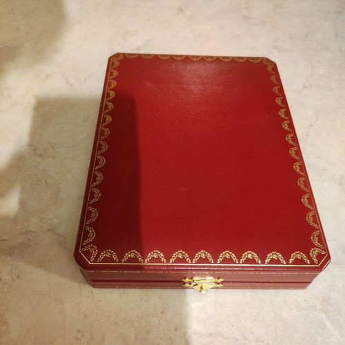 Cartier necklace box like new