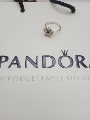 Pandora розов пръстен с цвете нов, сребърен и розов
