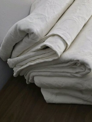 Luxury white jacquard fabrics pack of 4 like new