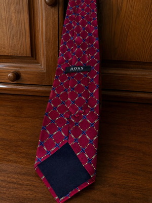 Hugo Boss silk tie like new, blue and red