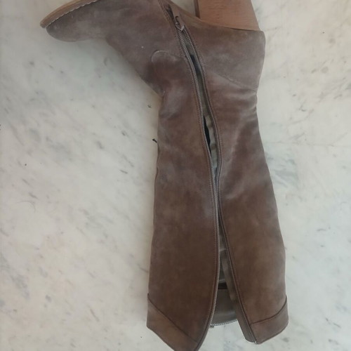 Boots used with low heel, size 38, beige suede