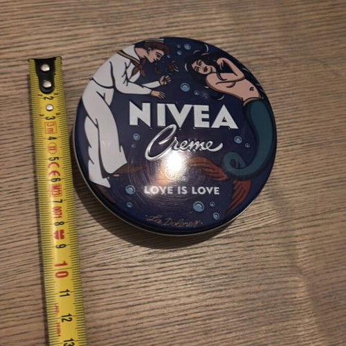 NIVEA collectible tin Love is Love 9cm like new
