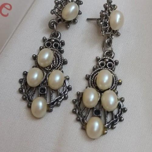 Accessorize UK pearl earrings new