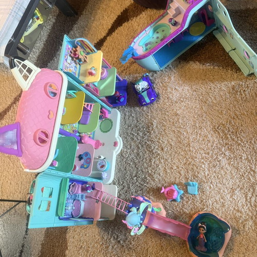 Gambia Dollhouse complete set like new with many toys