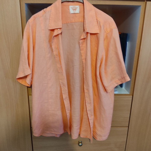 Men's linen shirt with short sleeves size large like new, salmon color