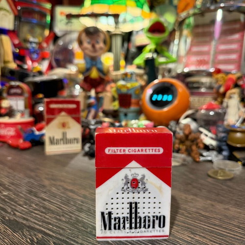 Marlboro radio old used in very good condition