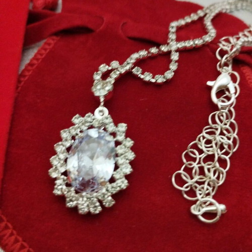 Necklace and earrings set new