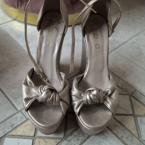 Golden leather platforms Fardoulis size 37