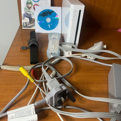 Nintendo Wii console used, GameCube compatible with Mario Kart
