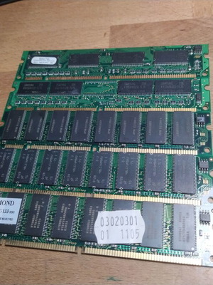 Πακέτο μνημών RAM SDR SDRAM 5 τεμάχια 512MB συνολικά PC133/PC100 σαν καινούργιο