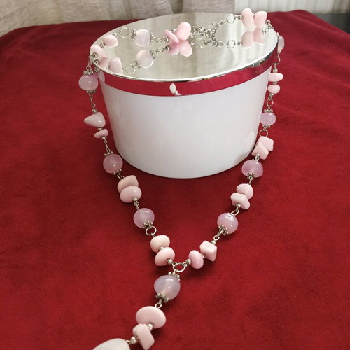 Necklace with semi-precious stones like new, rose quartz and amethyst