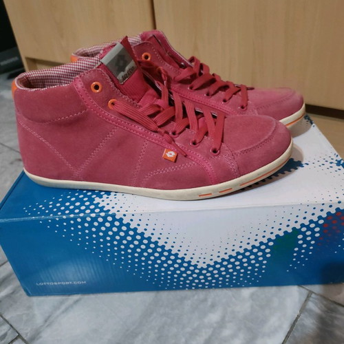 Lotto Wayne Mid Vii sneaker size 40 with minimal use