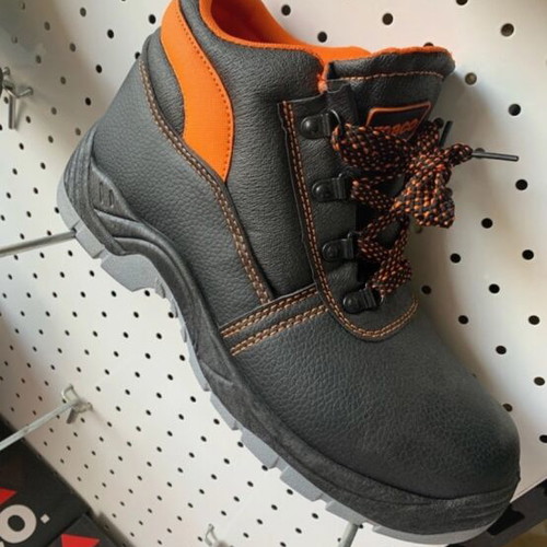 Maco boots new in black and black with orange