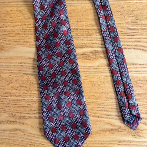 Verugia vintage silk tie with geometric patterns