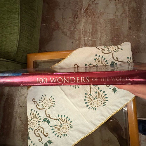 Book 100 Wonders of the World like new