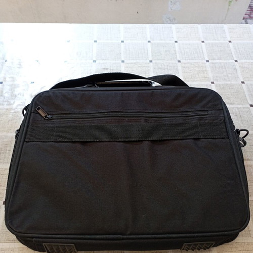 Sentio laptop carrying bag 15 inch, durable fabric