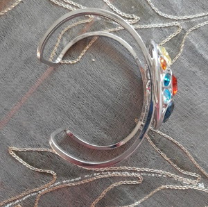 Βραχιόλι Swarovski σε άριστη κατάσταση με χρωματιστές κρυστάλλινες πέτρες, 6εκ