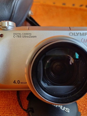 Olympus Camedia C-765 Ultra Zoom 4MP digital camera used