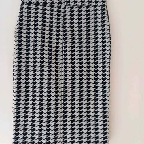 Elastic midi skirt black and white new, size S