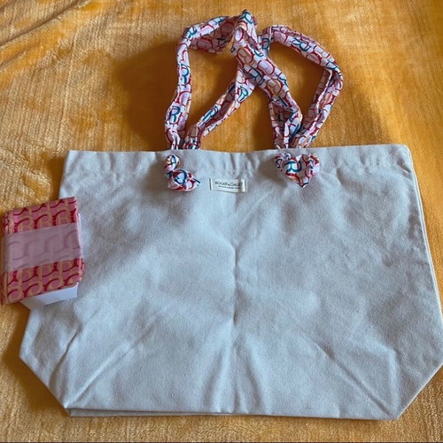 Roger & Gallet beach bag new with two scarves, beige