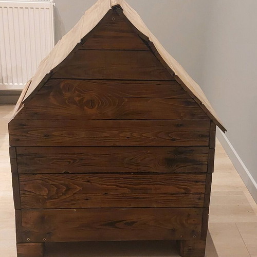 Dog House like new, quality wood with round windows