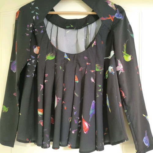 Roh women's blouse with pleats and colorful birds like new, size 38