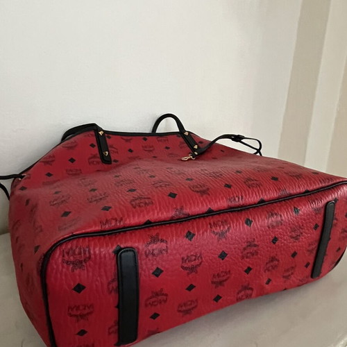 MCM Anya shoulder bag like new, red