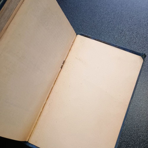 Pocket books used New Testament with 2 icons
