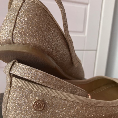 Xti gold ballerina shoes size 30 for girls, leather with gold details