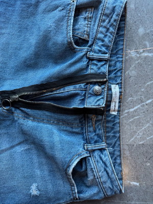 Women's blue jeans with rips and unique zipper like new