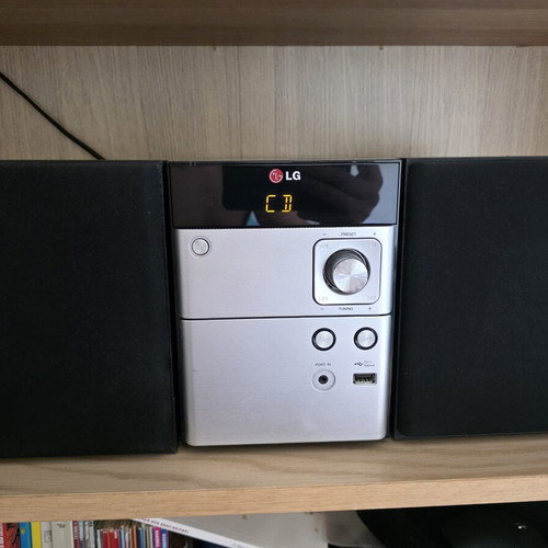 LG CM1530 USB Micro Hi-Fi System like new, 10 watt
