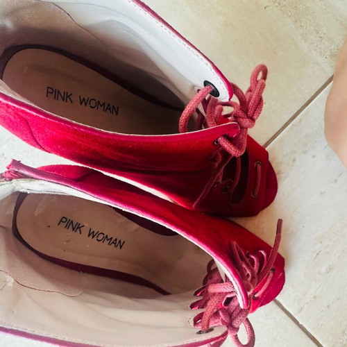 Pink Woman burgundy peep-toe suede ankle boots with laces