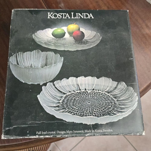 Kosta Boda Linda crystal serving platters, sunflower design, 26 cm
