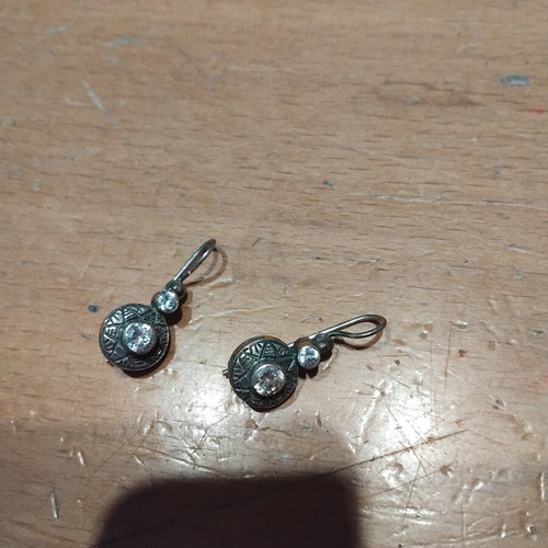 Silver earrings with white stone new