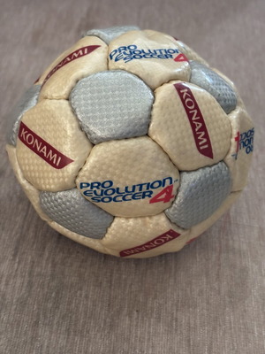 Pro Evolution Soccer 4 Limited Edition Collector’s Official Konami Ball used