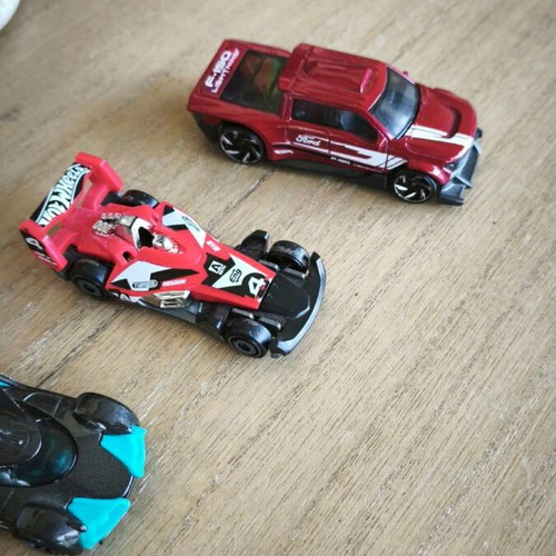 Hot Wheels Die-Cast Toy Cars Set of 7 1:64 Scale like new