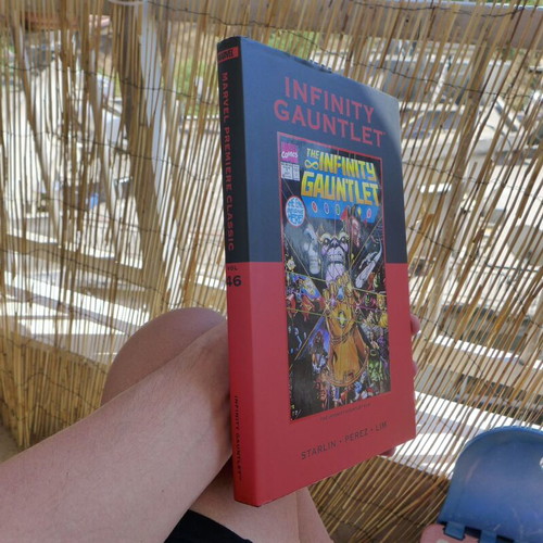 Infinity Gauntlet Marvel Premiere Classic Vol 46 HC used, 1st printing 2010