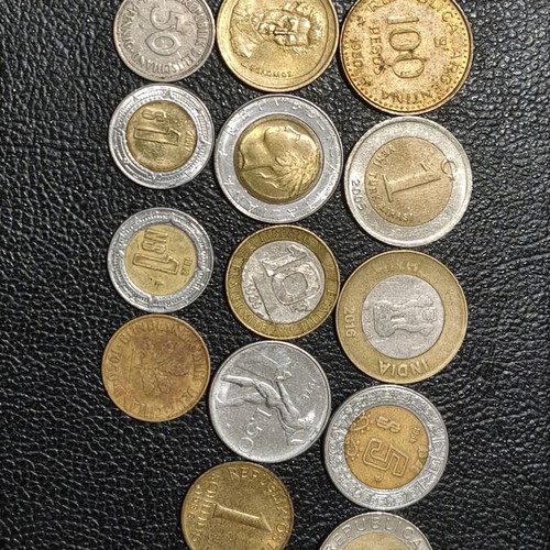 Collection of 17 coins from various countries