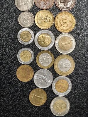 Collection of 17 coins from various countries