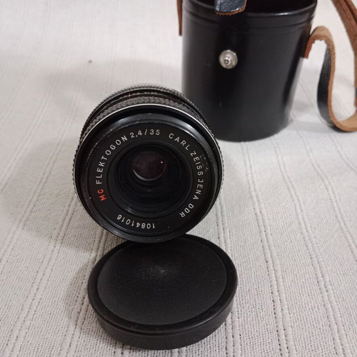 Camera lens used with case in very good condition