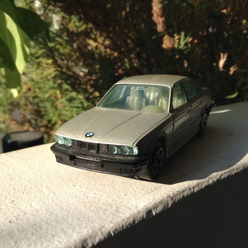 BMW 535i 1/43 model car by Burago