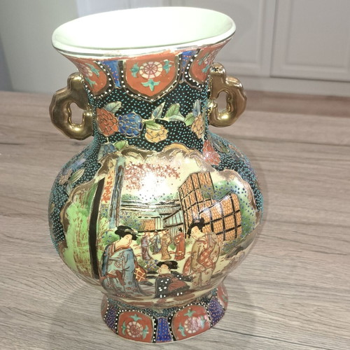 Chinese decorative vase like new, 27cm high, 15cm wide