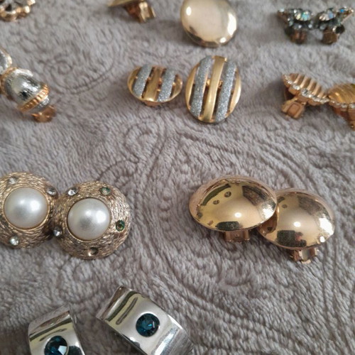 Clip-on earrings used, vintage and modern, pack of 50